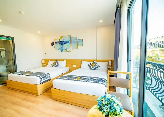 River Hotel